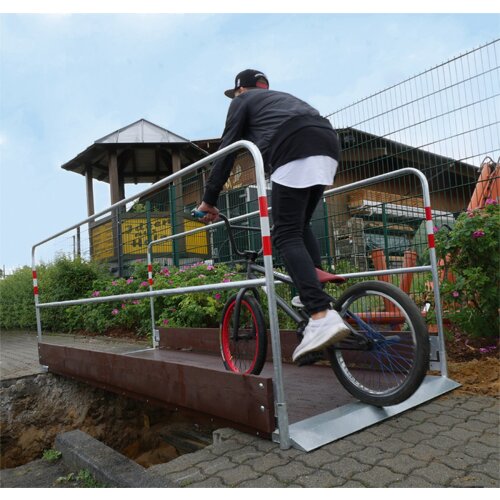 Grabenbrücke aus Holz