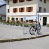 Werbe-Fahrradständer Security Station mit Laufrollen Druckarten ohne Digitaldruck  Farbe RAL 9006 Weißaluminium