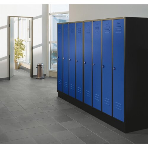 Spind Classic auf Sockel, 4 Abteile, Abteilbreite 300mm