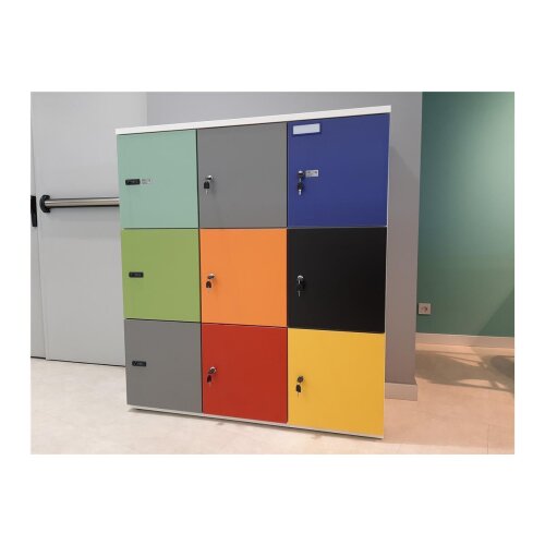 Schliessfachschrank Holz 3 Abteile, 2 Fächer übereinander, Türen ohne Briefschlitz